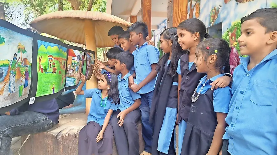 എസ്എൻബിഎം ജിയുപി സ്കൂൾ മേലടിയിലെ വിദ്യാർഥികൾ
ചിത്രപ്രദർശനത്തിന്റെ ഭാഗമായപ്പോൾ