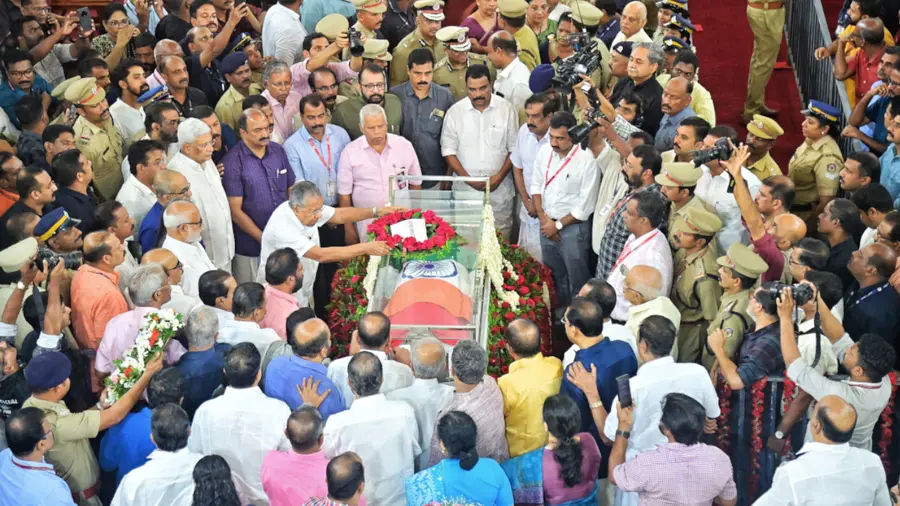 Chief Minister Pinarayi Vijayan pays homage to V S Achuthanandan at Durbar Hall