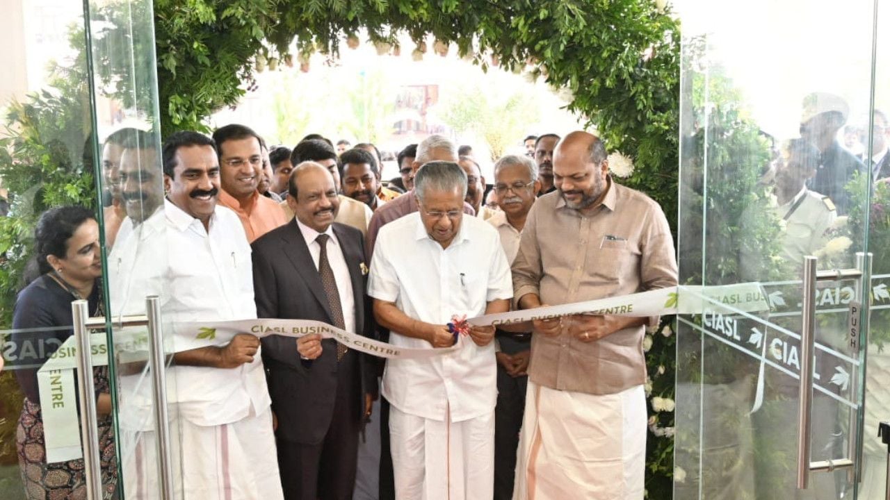 cm pinarayi  CIAL Aero Park.jpg