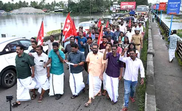 ജലസേചനവകുപ്പ് അസിസ്റ്റന്റ് എക്സിക്യൂട്ടീവ് എൻജിനിയറുടെ ഓഫീസിലേക്ക് സിപിഐ എം നടത്തിയ പ്രതിഷേധ പ്രകടനം