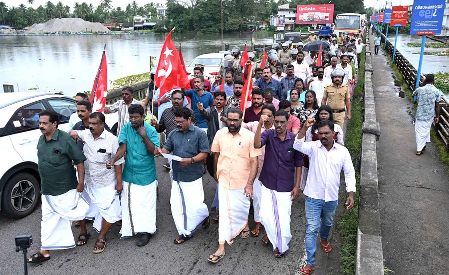 ജലസേചനവകുപ്പ് അസിസ്റ്റന്റ് എക്സിക്യൂട്ടീവ് എൻജിനിയറുടെ ഓഫീസിലേക്ക് സിപിഐ എം നടത്തിയ പ്രതിഷേധ പ്രകടനം