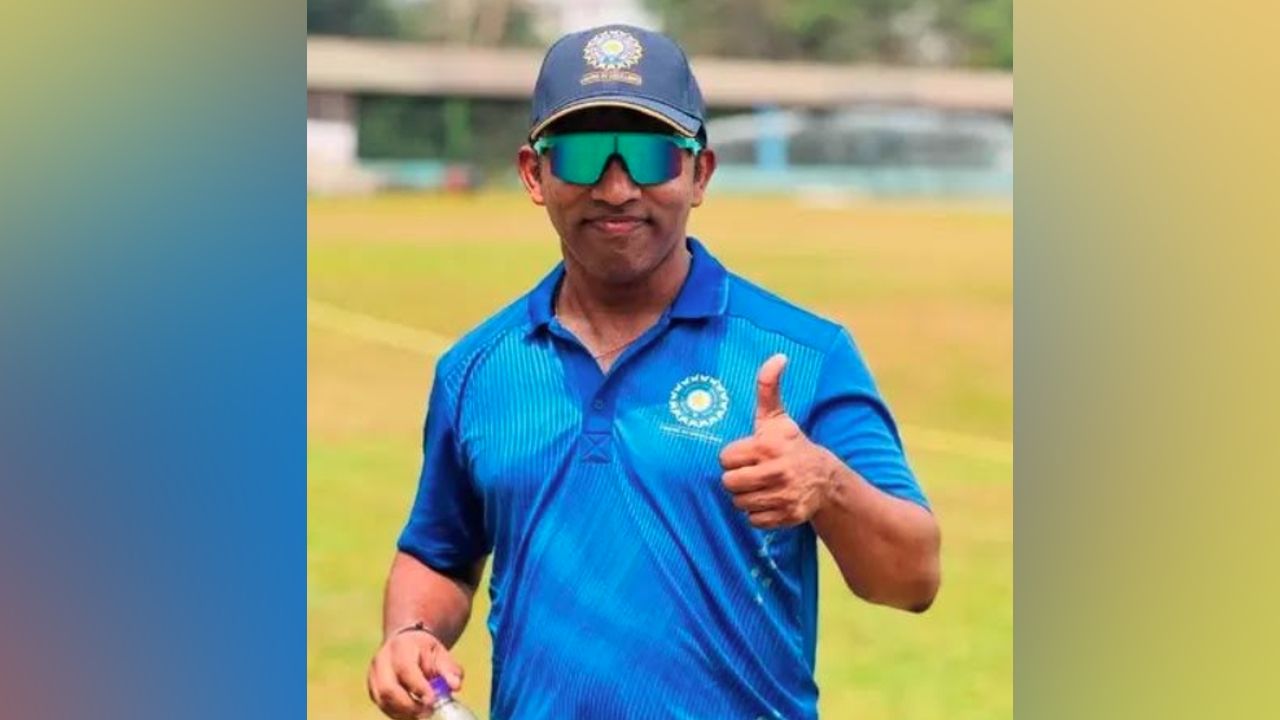 cricket team coach