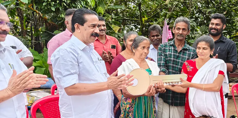 സിപിഐ എം തണലിൽ ഒരുകുടുംബം കൂടി അടച്ചുറപ്പുള്ള ഭവനത്തിലേക്ക്.