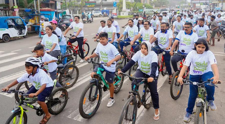 ഡിവൈഎഫ്ഐ കോഴിക്കോട് ജില്ലാ സമ്മേളനത്തിന്റെ ഭാഗമായി ടൗൺ ബ്ലോക്ക് കമ്മിറ്റി ബീച്ചിൽ നടത്തിയ ലഹരിക്കെതിരെയുള്ള സൈക്കിൾ റൈഡ് 