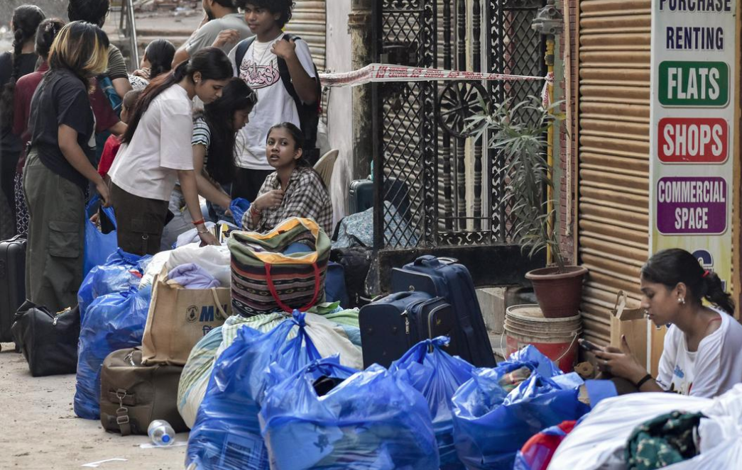 Delhi building collapse 