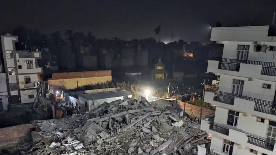 delhi building collapse
