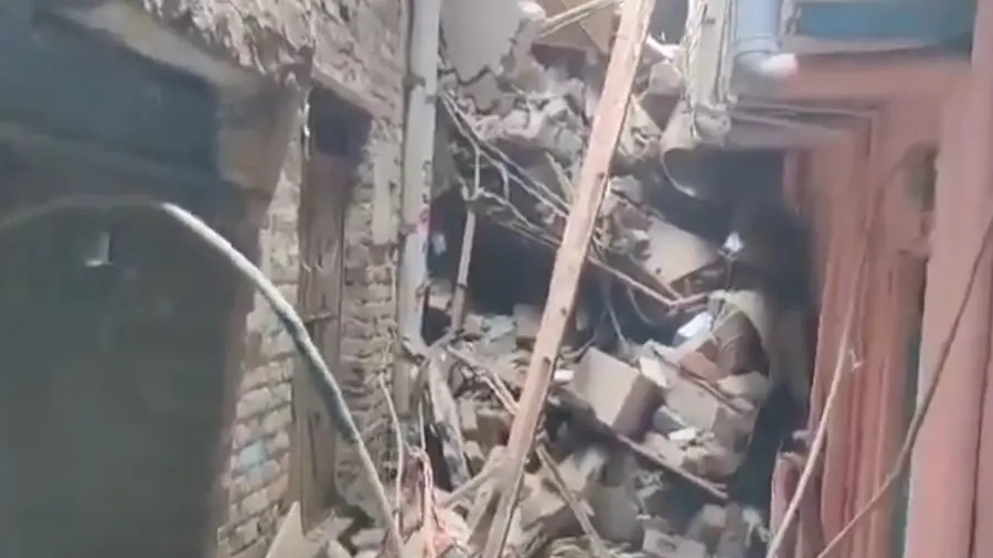 delhi building collapse