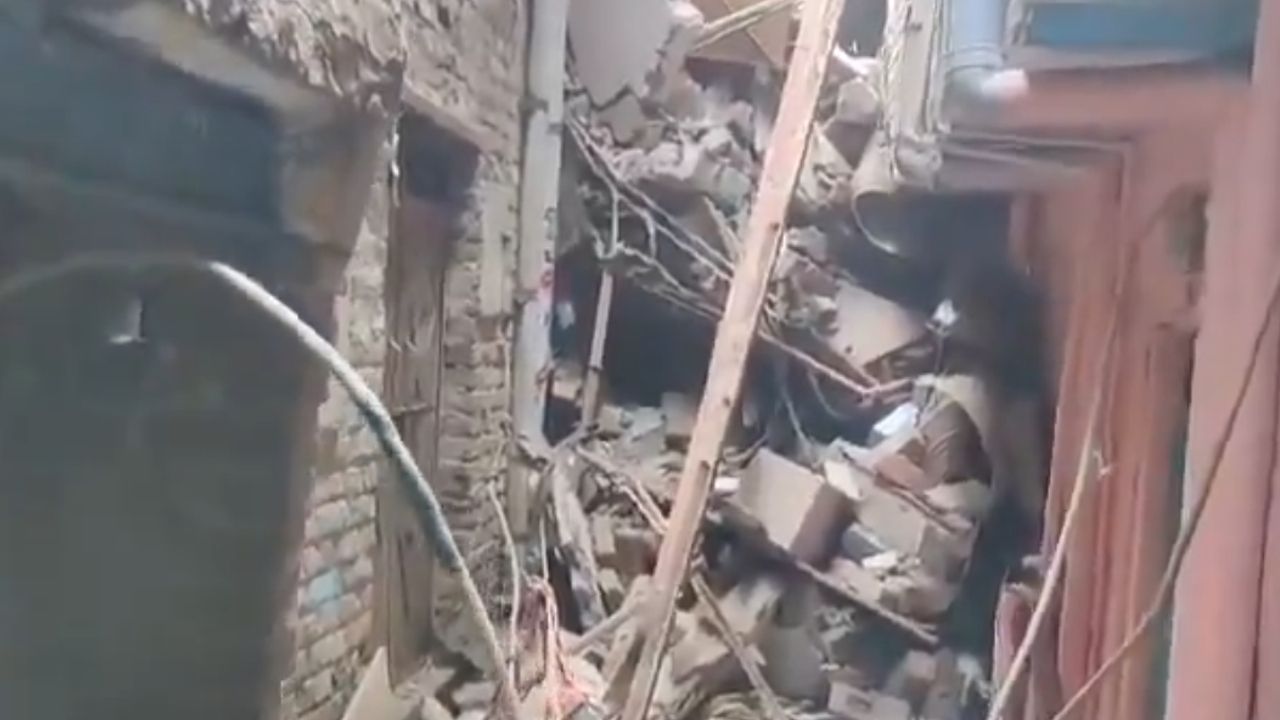 delhi building collapse