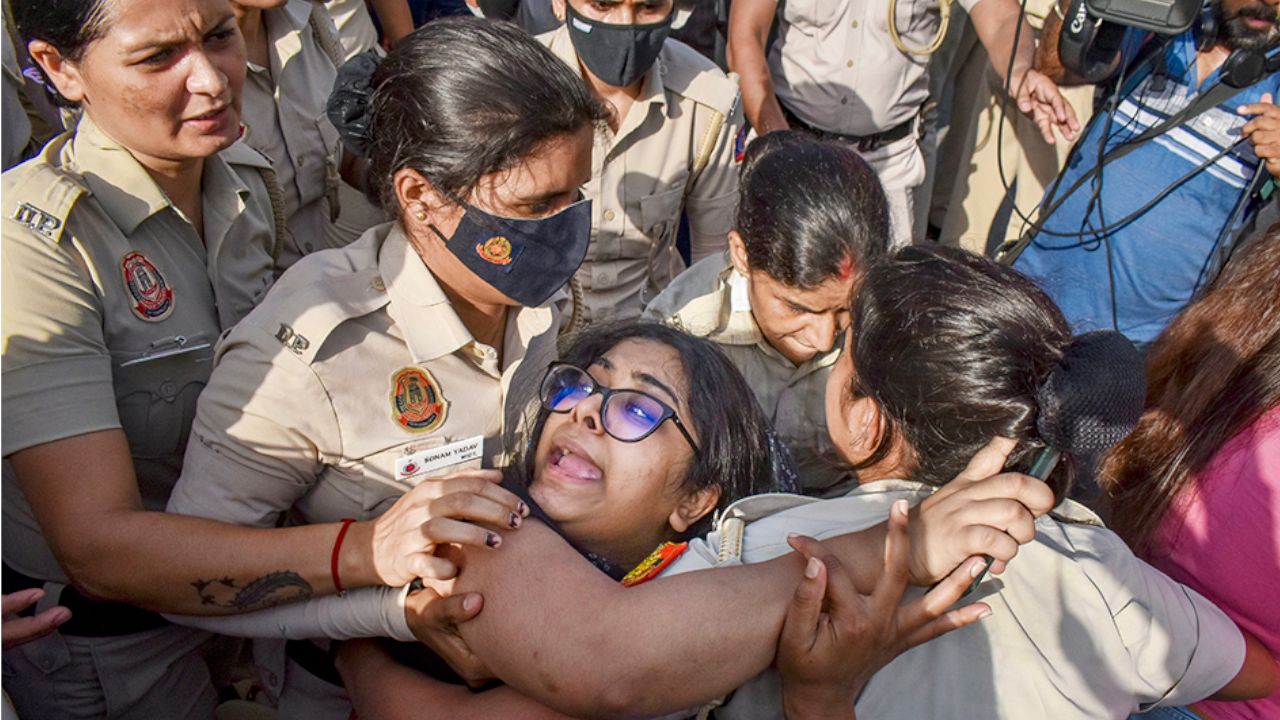 delhi police attack