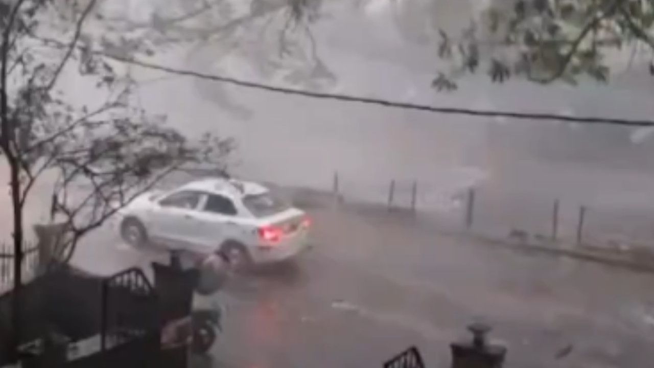 delhi rain.jpg