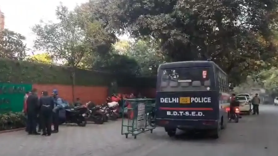 delhi school bomb threat