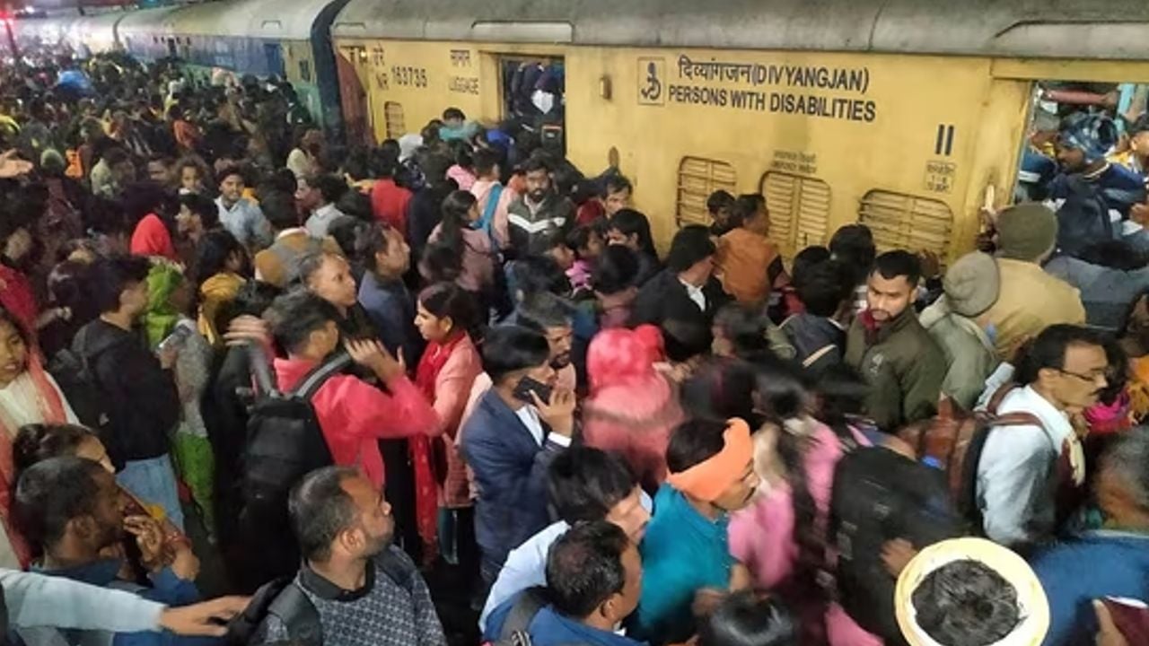 delhi train accident 