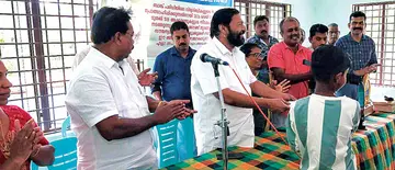 ചേർത്തല ട‍ൗൺ സഹകരണബാങ്കിൽ വിദ്യാർഥികൾക്ക് നിക്ഷേപ പദ്ധതി പിന്നാക്ക വിഭാഗം വികസന കോർപറേഷൻ  മുൻ ചെയർമാൻ കെ പ്രസാദ്‌ ഉദ്‌ഘാടനംചെയ്യുന്നു 