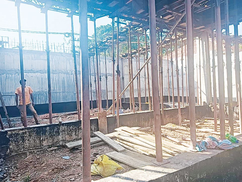 മുളക്കുഴ നികരുംപുറത്തെ  ദുരന്തനിവാരണ ഷെൽട്ടർ നിർമാണം 