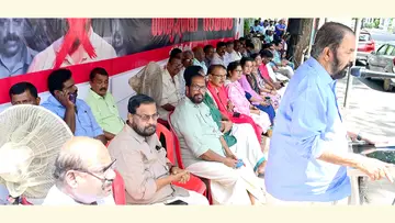 കാപ്പ കേസിൽ ജയിലിലായ ബിജെപി കൗൺസിലർ സുഗതനെ പുറത്താക്കണമെന്നാവശ്യപ്പെട്ട്‌ എൽഡിഎഫ്‌ നടത്തുന്ന സത്യഗ്രഹം സിപിഐ എം  സംസ്ഥാന കമ്മിറ്റി അംഗം വി ശിവൻകുട്ടി ഉദ്ഘാടനം ചെയ്യുന്നു