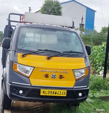 പാലക്കാട്ടുനിന്ന് മോഷ്ടിച്ച പിക്കപ് മധുക്കരയിൽ ഉപേക്ഷിച്ച നിലയിൽ
