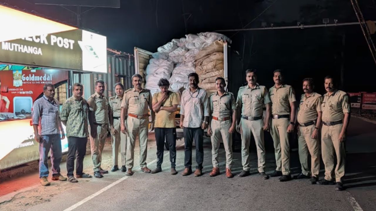 പ്രതി സി എച്ച് സിദ്ധീഖും എക്‌സൈസ് സംഘവും