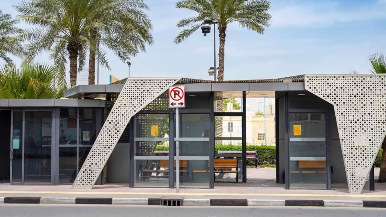 dubai bus shelter