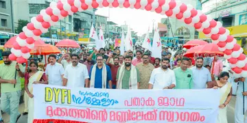 ഡിവൈഎഫ് ഐ സംസ്ഥാന സമ്മേളന പതാക ജാഥക്ക് മുക്കത്ത് നൽകിയ വരവേൽപ്പ്