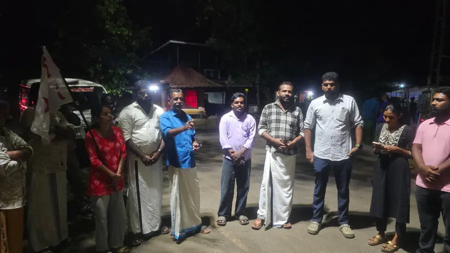 ഡിവൈഎഫ്ഐ കുട്ടനാട് ബ്ലോക്ക് കമ്മിറ്റി പുളിങ്കുന്നിൽ നടത്തിയ പ്രതിഷേധം