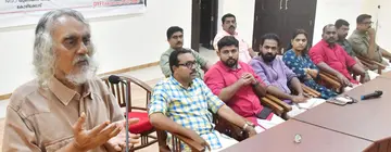 ഡിവൈഎഫ്ഐ ജില്ലാ കമ്മിറ്റിയുടെ നേതൃത്വത്തിൽ നടന്ന 'വന്ദേമാതരം ചരിത്രവും വർത്തമാനവും ' സെമിനാറിൽ
കെ ഇ എൻ കുഞ്ഞഹമ്മദ് സംസാരിക്കുന്നു.