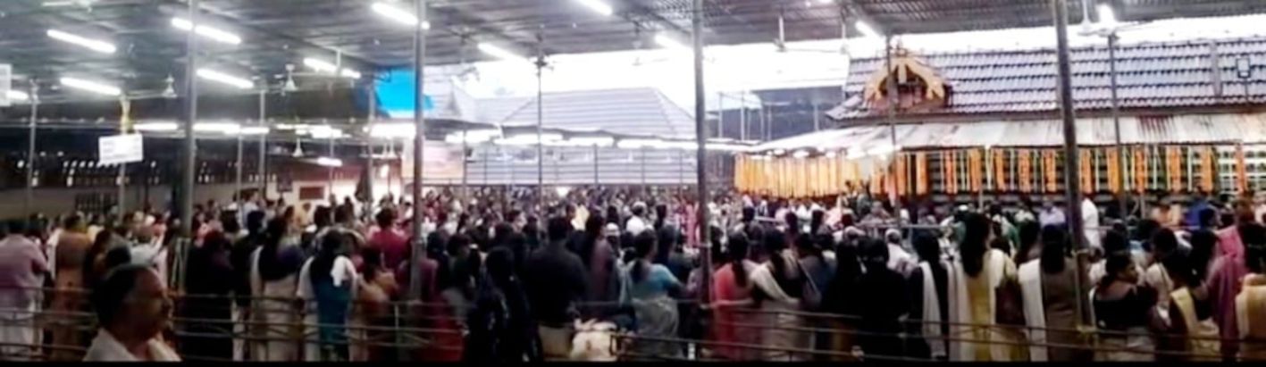 നാലമ്പല തീർഥാടനത്തിന്റെ ഭാഗമായി വ്യാഴാഴ്ച പുലർച്ചെ തൃപ്രയാർ ശ്രീരാമ ക്ഷേത്രത്തിലെ  തിരക്ക്