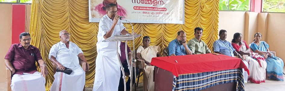 ബി അജിഷ് കുമാർ അനുസ്മരണസമ്മേളനം സിപിഐ എം ജില്ലാകമ്മിറ്റിയംഗം വി കെ വാസുദേവൻ ഉദ്ഘാടനംചെയ്യുന്നു