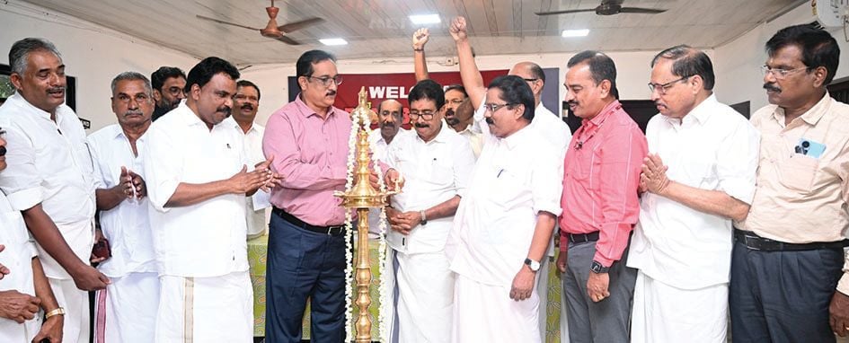 നെഹ്റുട്രോഫി ക്യാപ്റ്റൻസ് ക്ലിനിക് കലക്‌ടർ അലക്‌സ്‌ വർഗീസ് ഉദ്ഘാടനംചെയ്യുന്നു