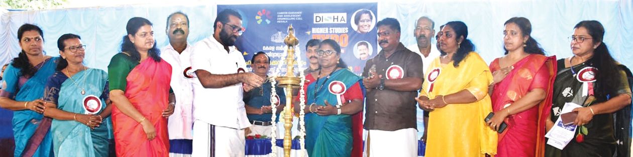 മിനി ദിശ കരിയർ എക്‌സ്‌പോ അറവുകാട് ഹയർസെക്കൻഡറി സ്‌കൂളിൽഎച്ച് സലാം എംഎൽഎ ഉദ്ഘാടനംചെയ്യുന്നു 