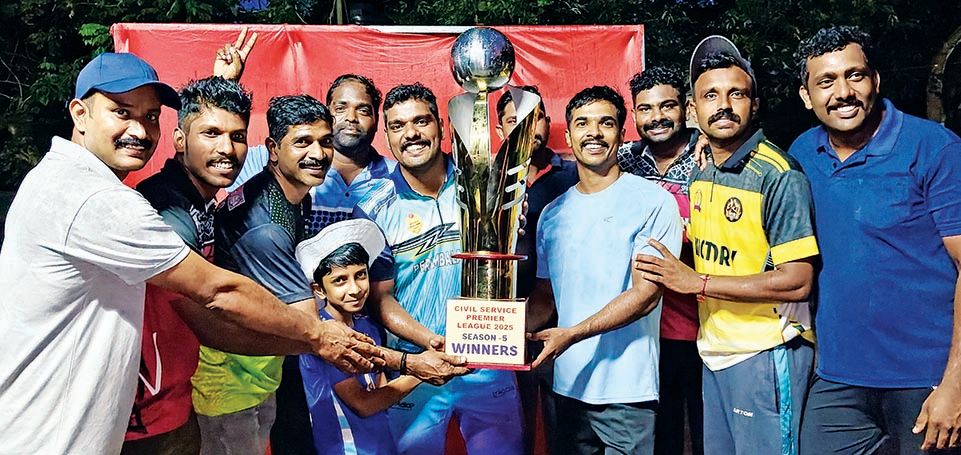 ജില്ലാ സിവിൽ സർവീസ് പ്രീമിയർ ലീഗ് ക്രിക്കറ്റ് ടൂർണമെന്റിൽ ജേതാക്കളായ ഫയർ ആൻഡ് റെസ്‌ക്യൂ സർവീസസ് ടീം