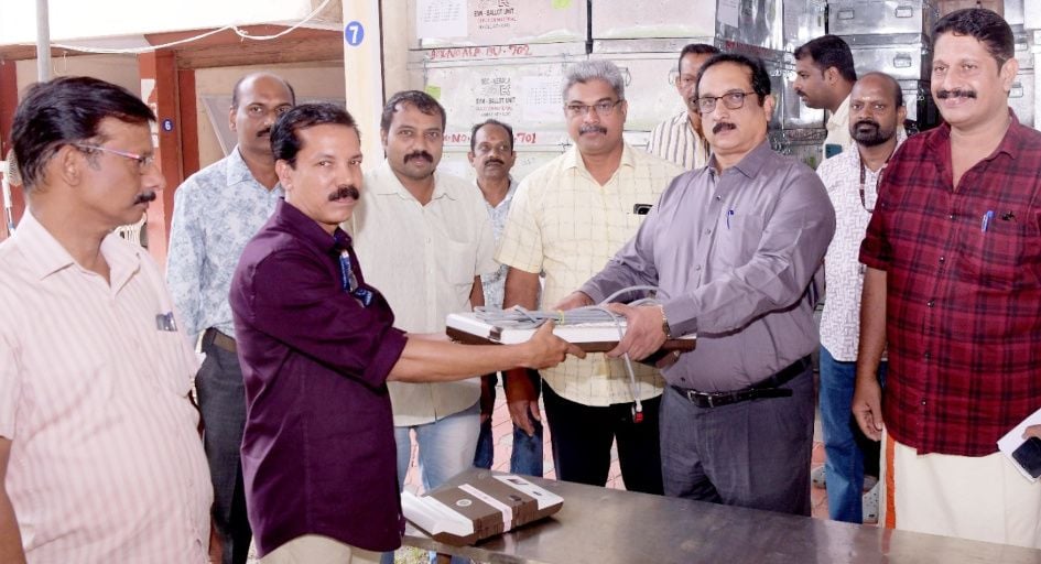 വോട്ടിങ്‌ യന്ത്രങ്ങളുടെ  വിതരണം 