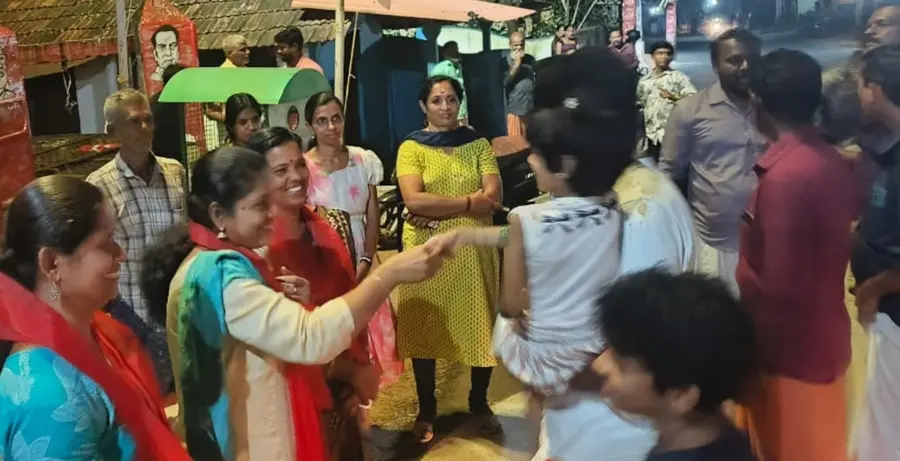 പുത്തൂർ ഡിവിഷൻ എൽഡിഎഫ് സ്ഥാനാർഥി അഡ്വ. ജെയ്സി കൂനംമാക്കലിന് തൃക്കൂർ പഞ്ചായത്തിൽ
നൽകിയ സ്വീകരണം