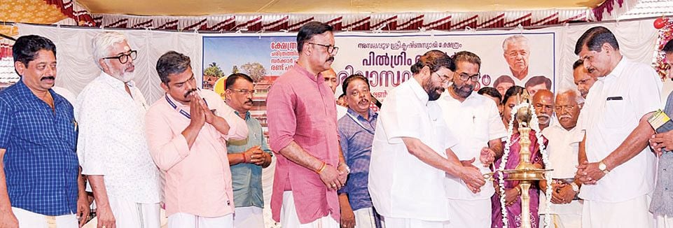 അമ്പലപ്പുഴ ശ്രീകൃഷ്‌ണസ്വാമി ക്ഷേത്രത്തിൽ ആരംഭിച്ച ആറുകോടി രൂപയുടെ നിർമാണപ്രവൃത്തികൾ  മന്ത്രി വി എൻ വാസവൻ ഉദ്ഘാടനംചെയ്യുന്നു