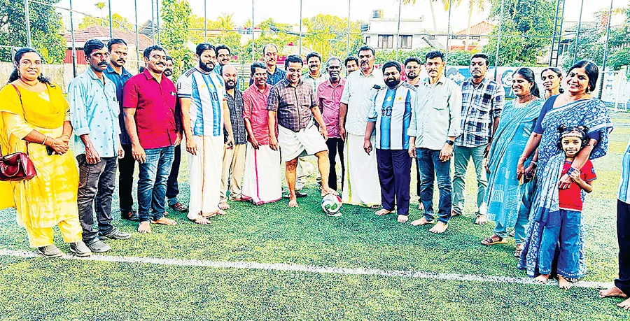 കെഎസ്ടിഎ ജില്ലാ കലാകായിക സബ്കമ്മിറ്റി സംഘടിപ്പിച്ച പെനാൽറ്റി ഷൂട്ട് ഔട്ട് ജില്ലാ സ്പോർട്സ് കൗൺസിൽ പ്രസിഡന്റ് വി ജി വിഷ്ണു ഉദ്ഘാടനംചെയ്യുന്നു