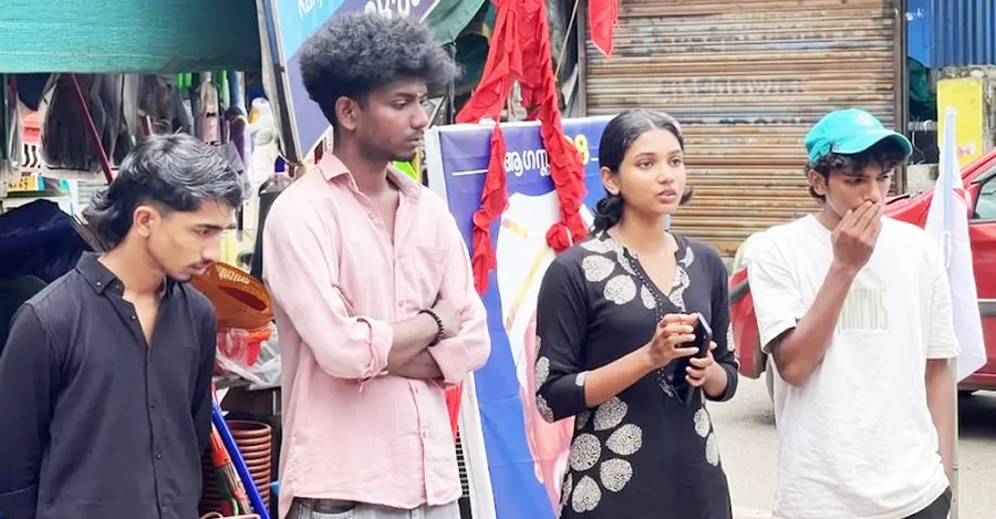 എസ്എഫ്ഐ പ്രതിഷേധം ജില്ലാ കമ്മിറ്റി അംഗം വി എസ് അദിതി ഉദ്ഘാടനം ചെയ്യുന്നു