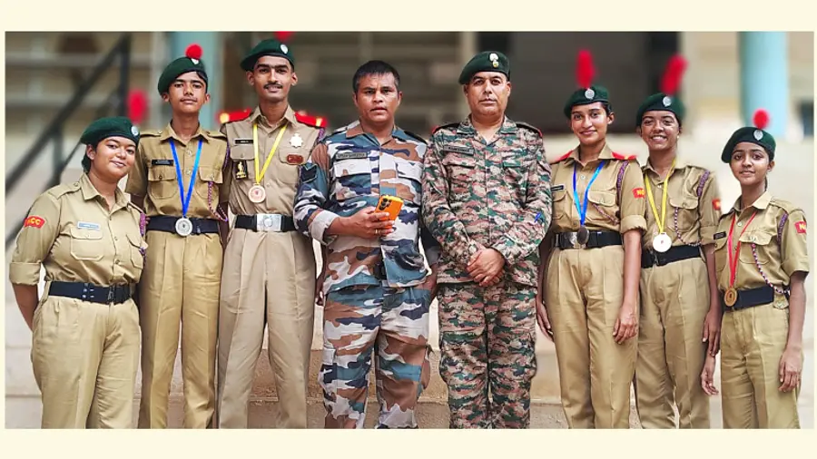 ഇന്റര്‍ ബറ്റാലിയന്‍ ഫയറിങ് മത്സരത്തില്‍ വിജയിച്ച കിളിമാനൂര്‍ ഗവ. ഹയര്‍ സെക്കന്‍ഡറി സ്കൂള്‍ എന്‍സിസി ടീം 