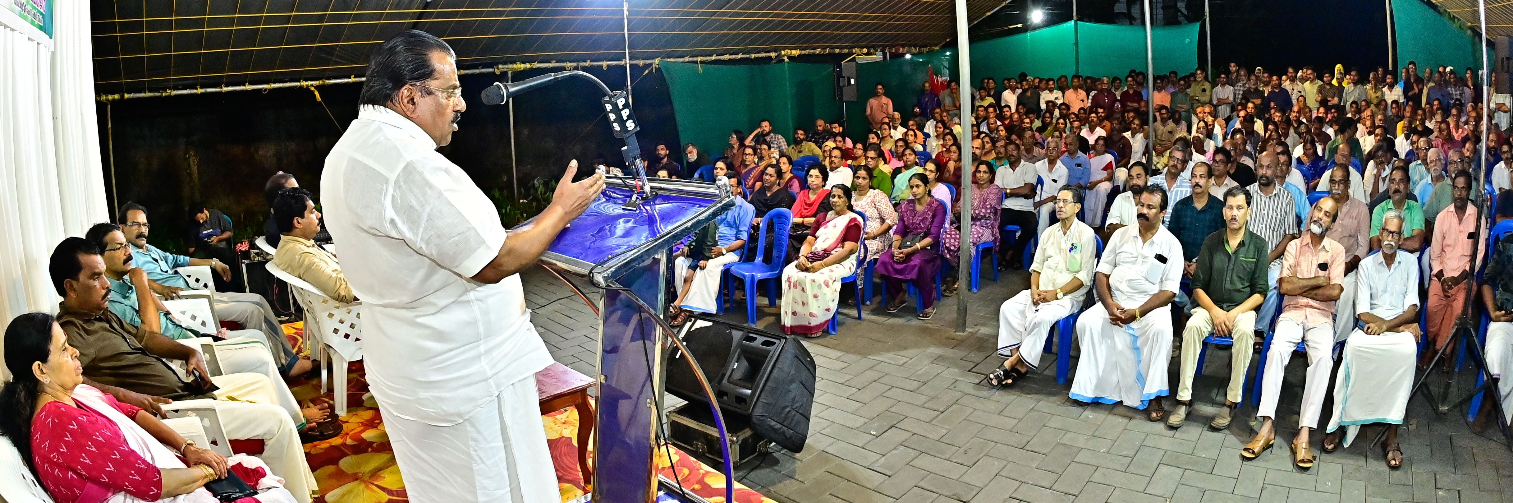  വിജയന്‍–വിജു  രക്തസാക്ഷിദിനാചരണത്തോടനുബന്ധിച്ചുള്ള പൊതുയോഗം ഇ പി ജയരാജൻ ഉദ്ഘാടനം ചെയ്യുന്നു 