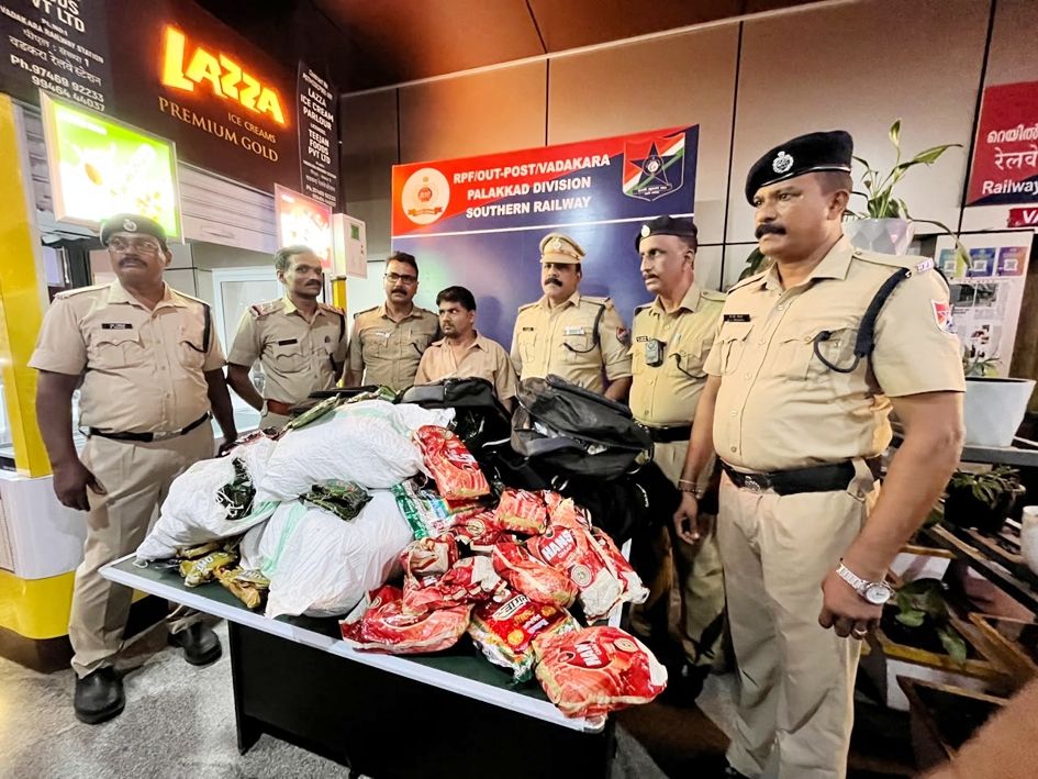 ട്രെയിൻ മാർഗം കടത്തുകയായിരുന്ന വൻ ലഹരിവസ്‌തുക്കളുമായി ഇതരസംസ്ഥാന തൊഴിലാളി പിടിയിൽ.