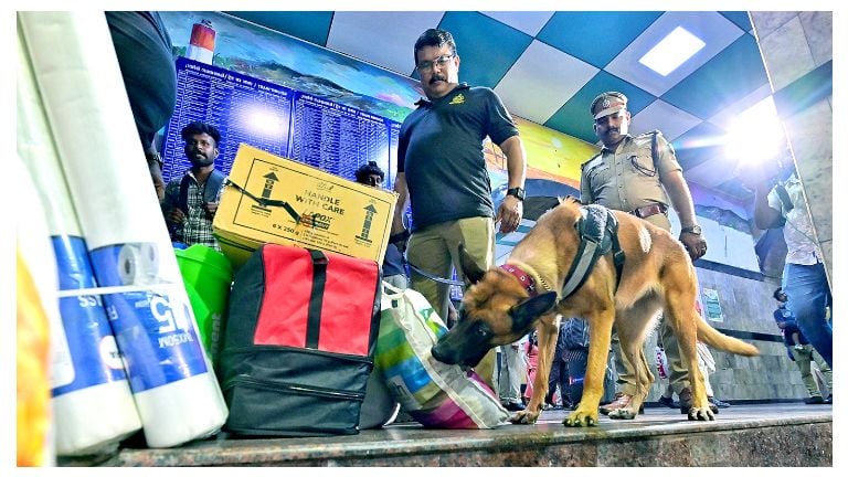 ന്യൂഡൽഹിയിലെ ചെങ്കോട്ടയ്ക്കു സമീപമുണ്ടായ സ്ഫോടനത്തെത്തുടർന്ന്  തിരുവനന്തപുരം സെൻട്രൽ റെയിൽവേ സ്റ്റേഷനിൽ നടത്തിയ പരിശോധന