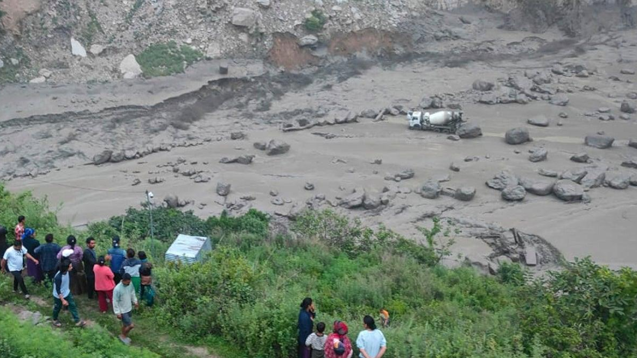 flash flood china nepal border