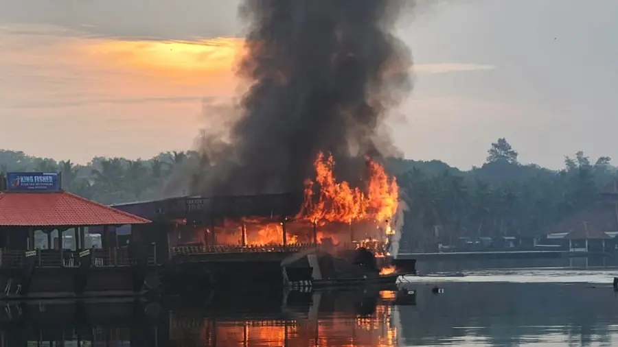 floating restaurant fire