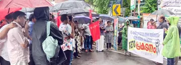 തൃശൂർ  കലക്ടറേറ്റിന് മുന്നിൽ പ്രതിഷേധയോഗം എഫ്എസ്ഇടിഒ  ജില്ലാ സെക്രട്ടറി ഇ  നന്ദകുമാർ ഉദ്ഘാടനം ചെയ്യുന്നു 