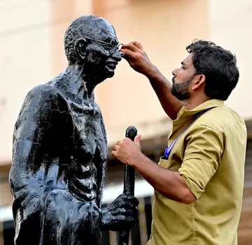 GANDHI