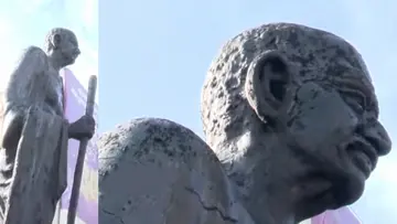 gandhi statue