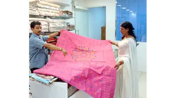 ഓൾ ഇന്ത്യ ഹാൻഡ്ലൂംസ് ആൻഡ് ഹാൻഡിക്രാഫ്റ്റ്സ് മേളയിൽനിന്ന്