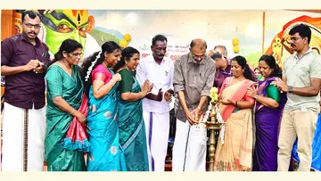 പാറശാല പഞ്ചായത്ത് കുടുംബശ്രീ വായ്പ വിതരണം സി കെ ഹരീന്ദ്രൻ എംഎൽഎ ഉദ്ഘാടനംചെയ്യുന്നു