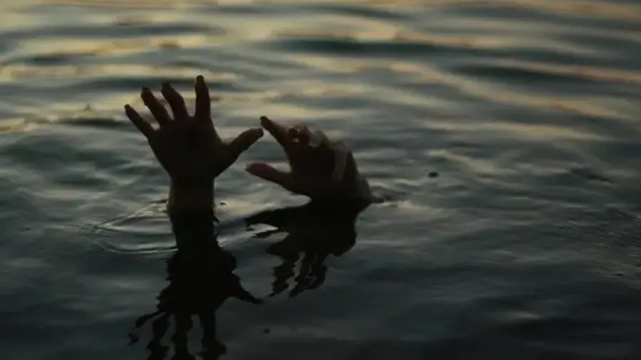 house boat child death