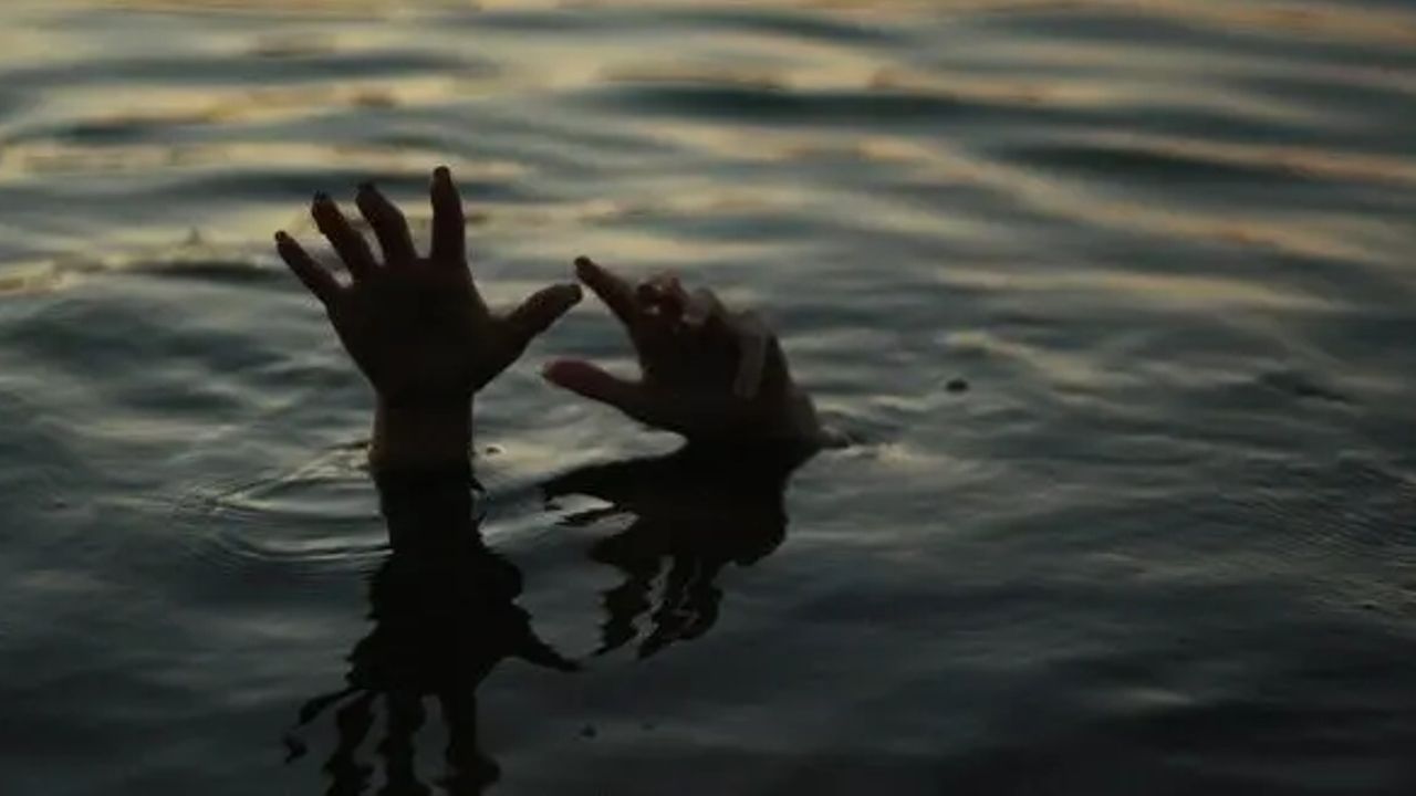 house boat child death