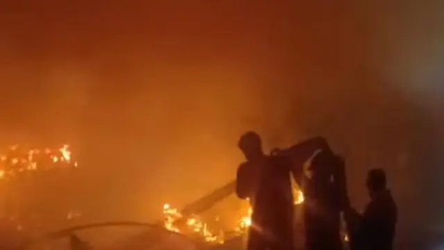 house boat fire