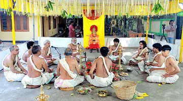 മണ്ണാറശാല നാഗരാജാ ക്ഷേത്രത്തിൽ തിരുവാതിര ഉത്സവത്തിന്റെ ഭാഗമായി നടന്ന രുദ്രഏകാദശിനീ കലശാഭിഷേകം